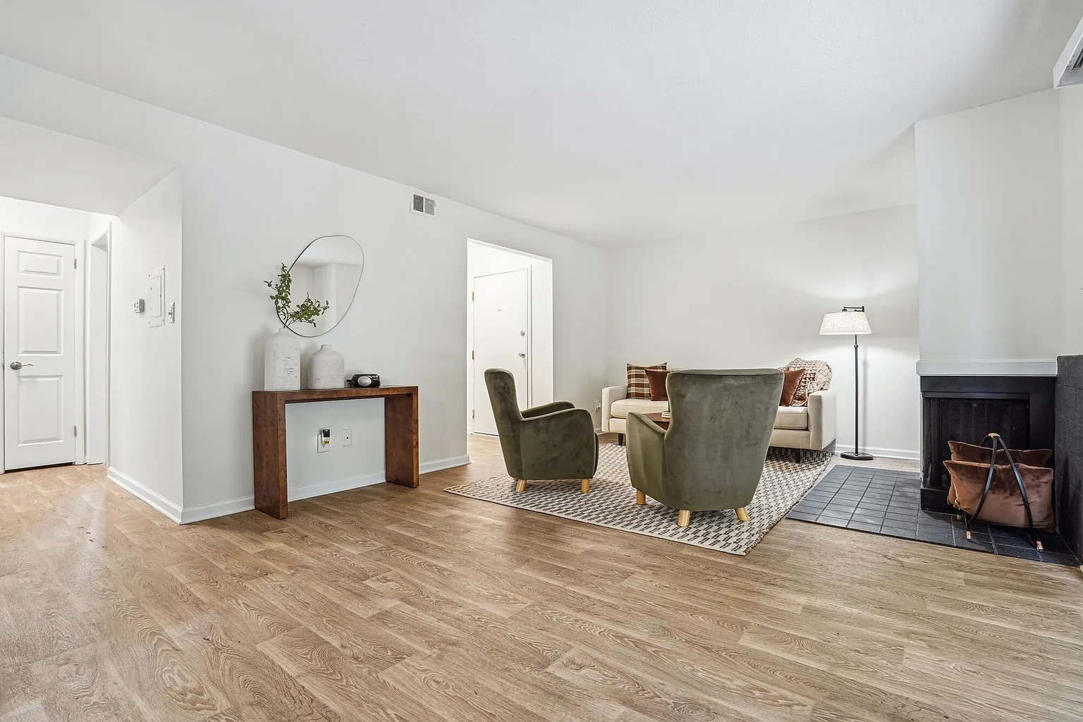 Woodbridge Apartments – photo 5