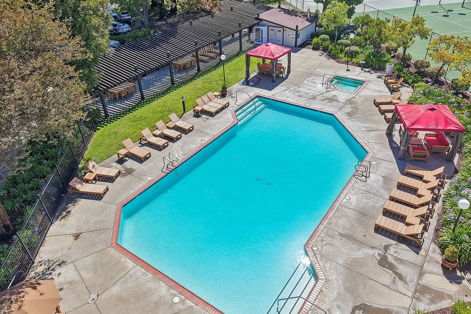 Ardenwood Forest Rental Condos – photo 4