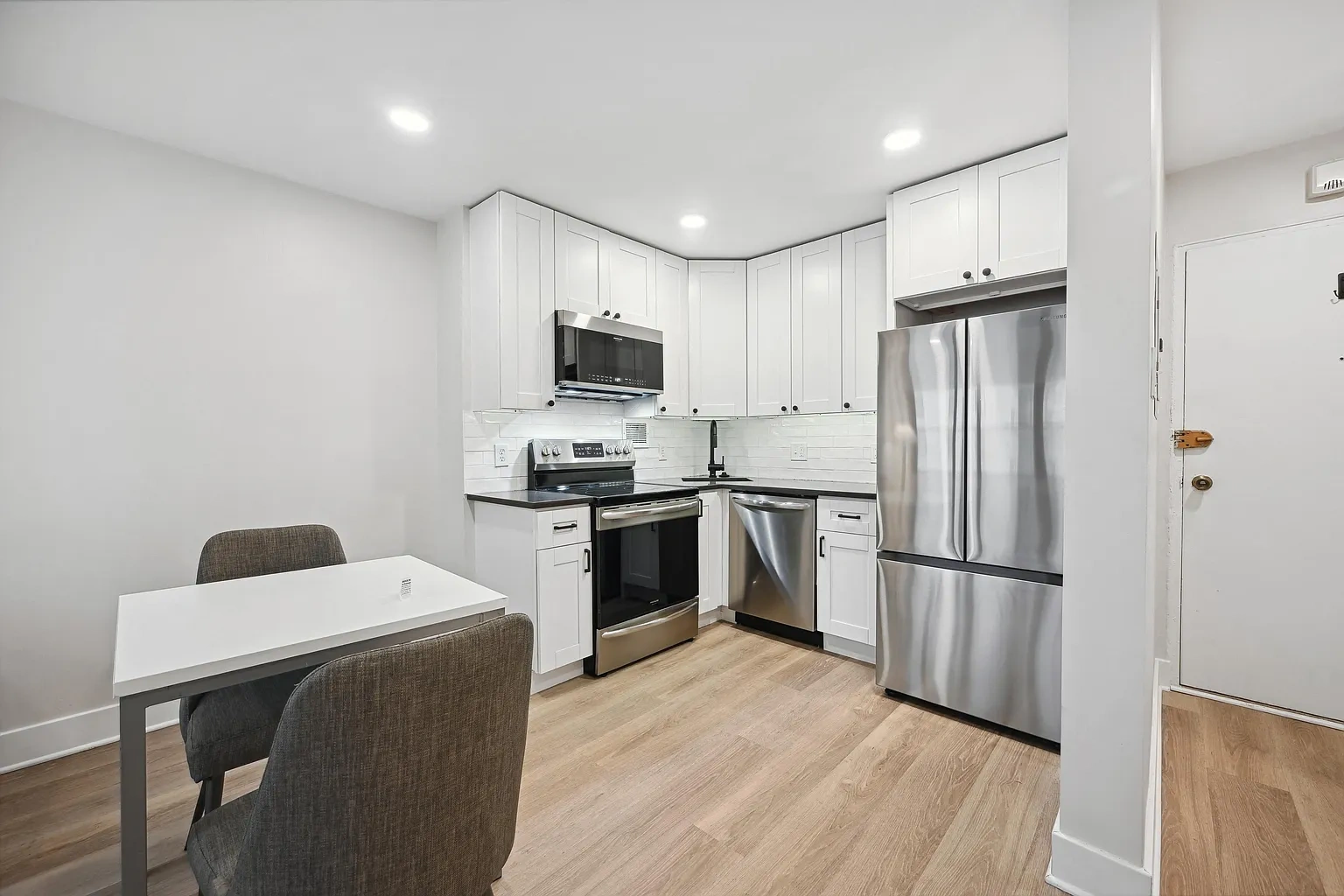 Circle Arms Apartments – photo 4