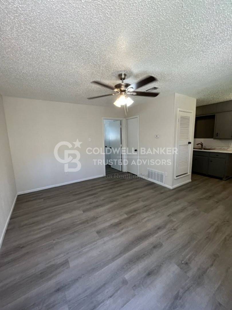 1103 52nd St unit Apartment D – photo 3