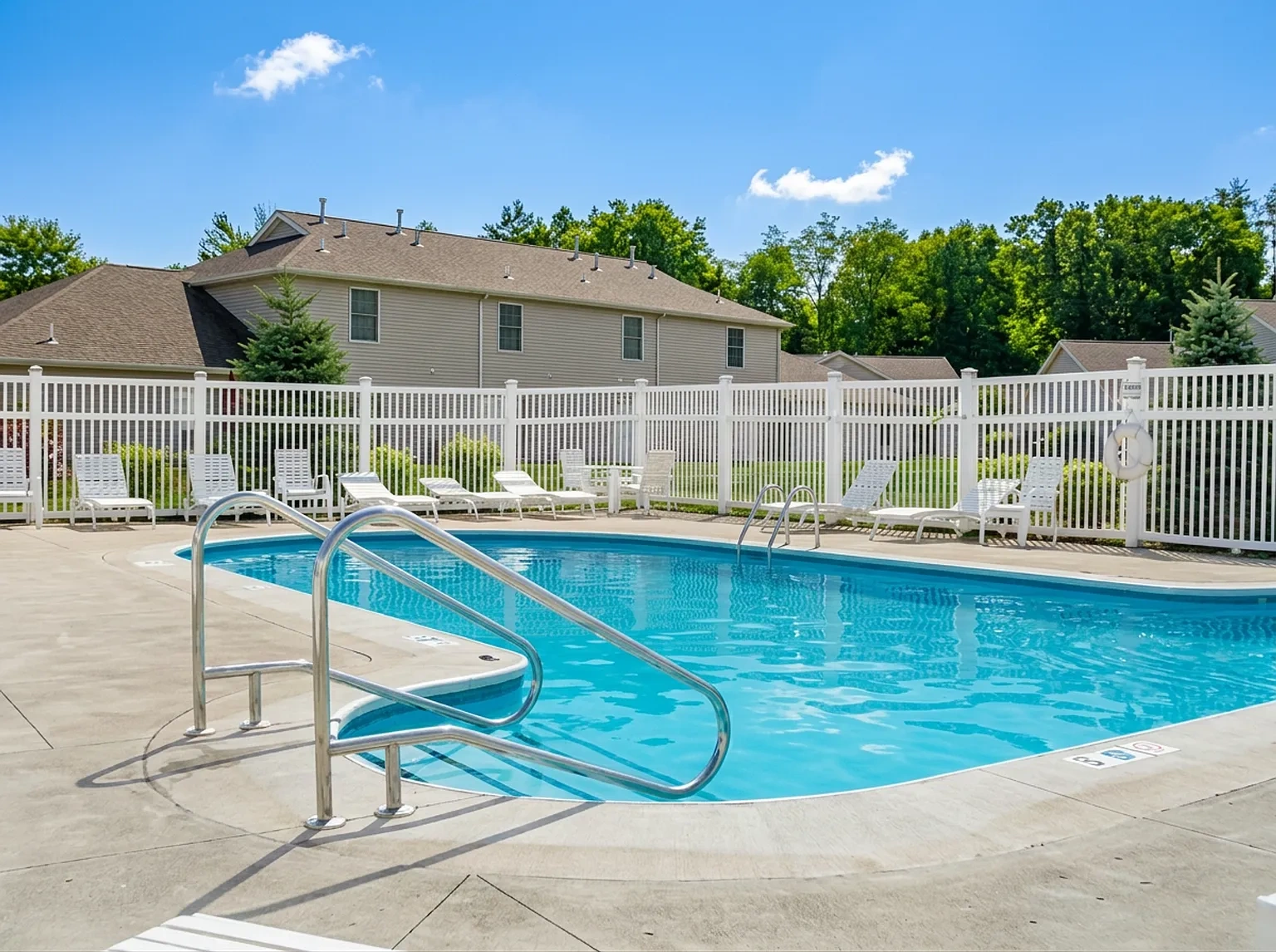 Sawgrass Apartments & Townhomes – photo 2