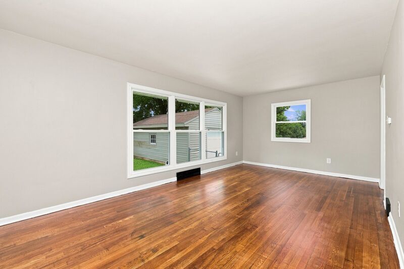 248 Canterbury Dr – photo 4