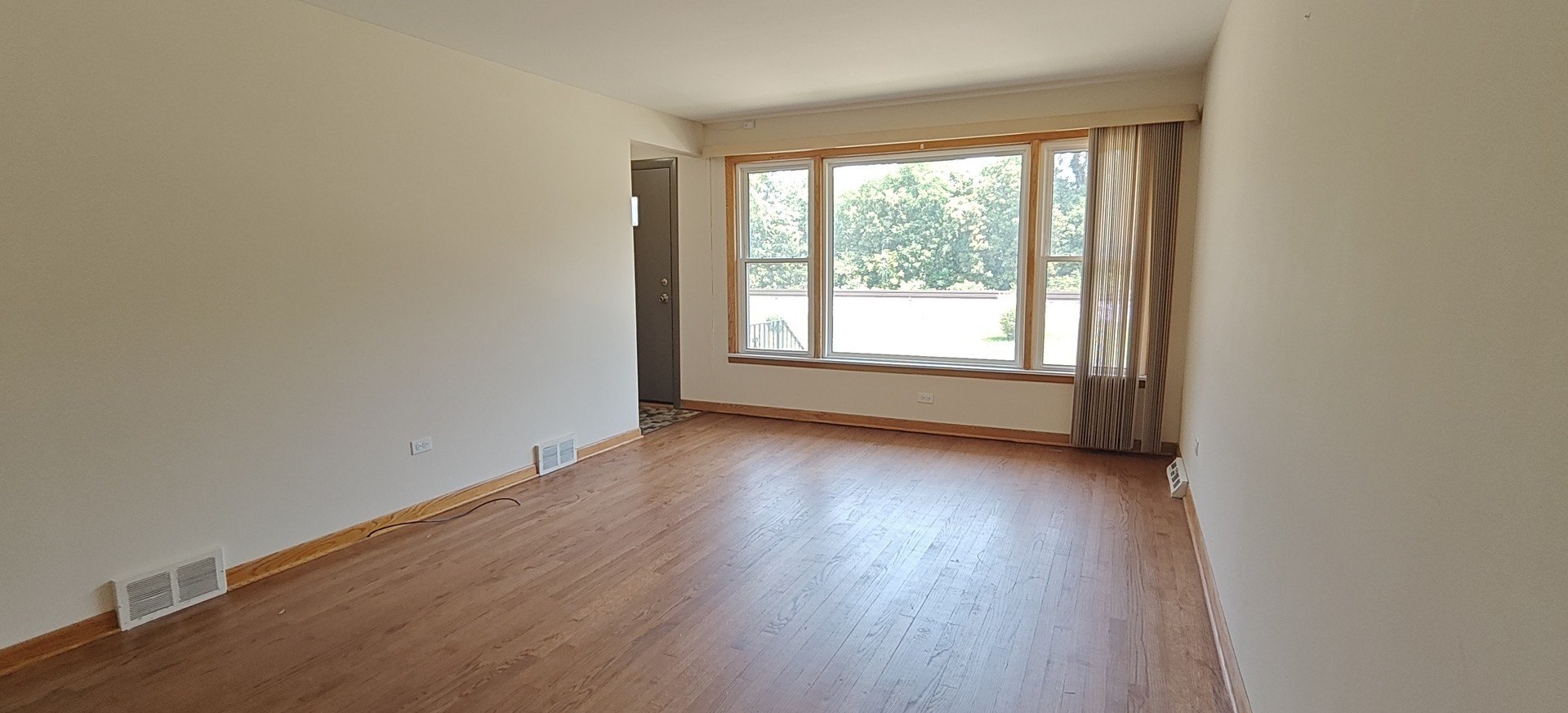 10824 S Sacramento Ave – photo 4