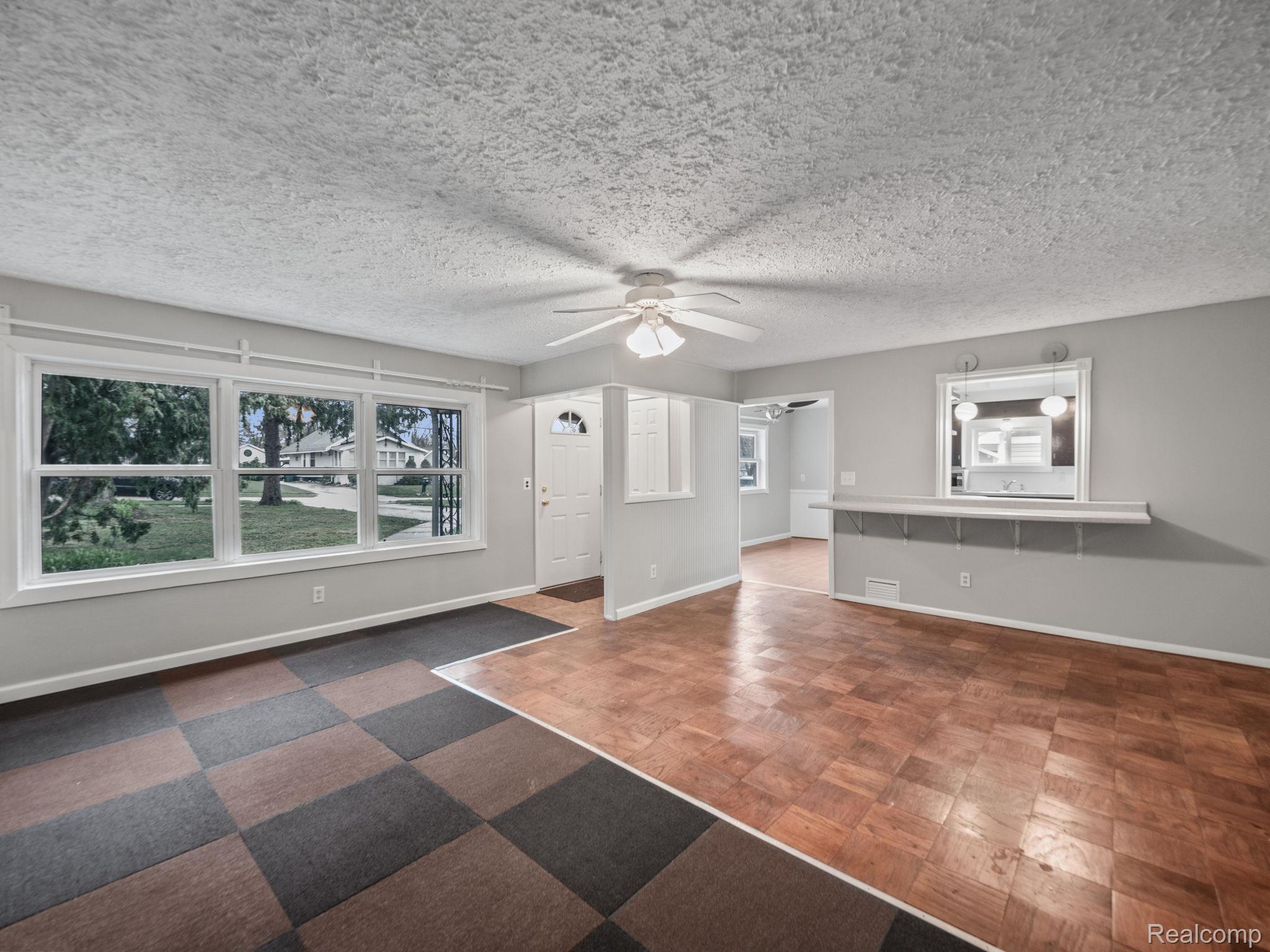 3153 Bessie St – photo 5