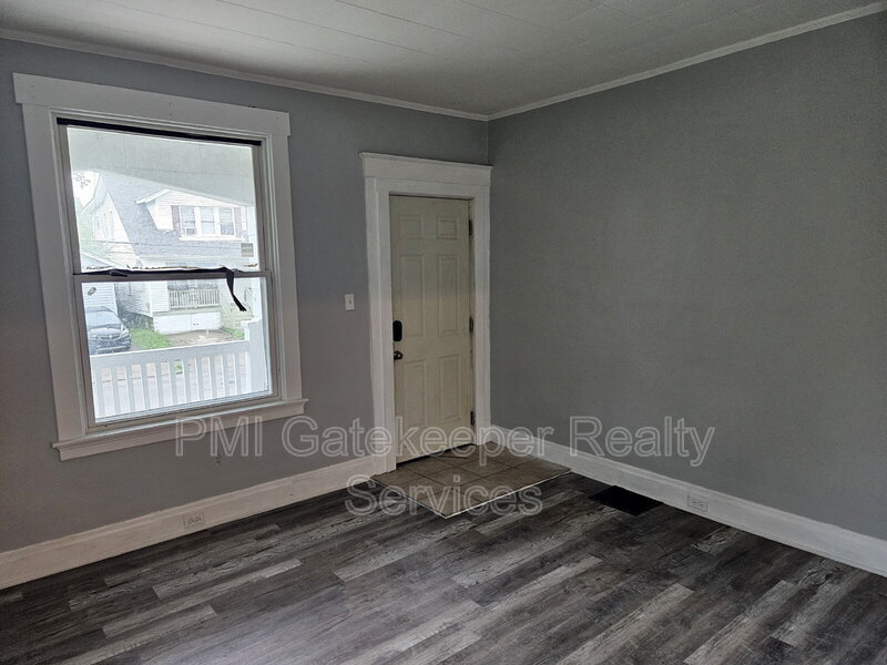 5402 Rolston Ave – photo 3
