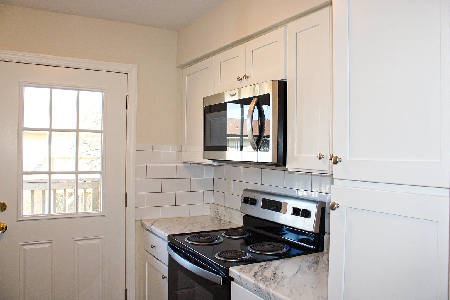 Edgewater Apartments – photo 5