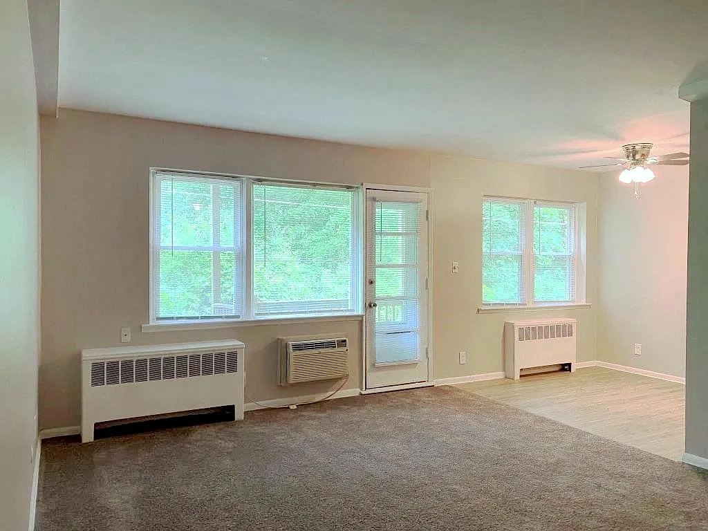 Riverhill Apartments – photo 1