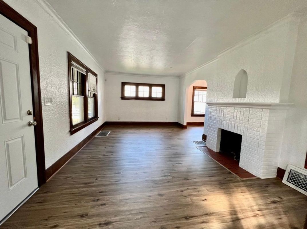 1114 Underwood Ave – photo 5