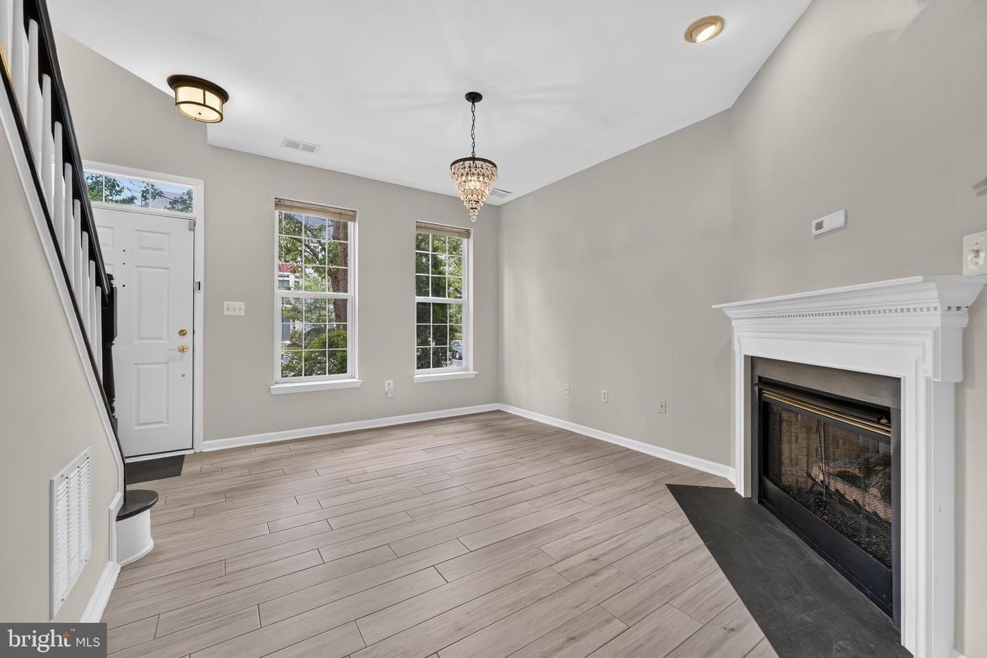 932 Harrison Cir – photo 4