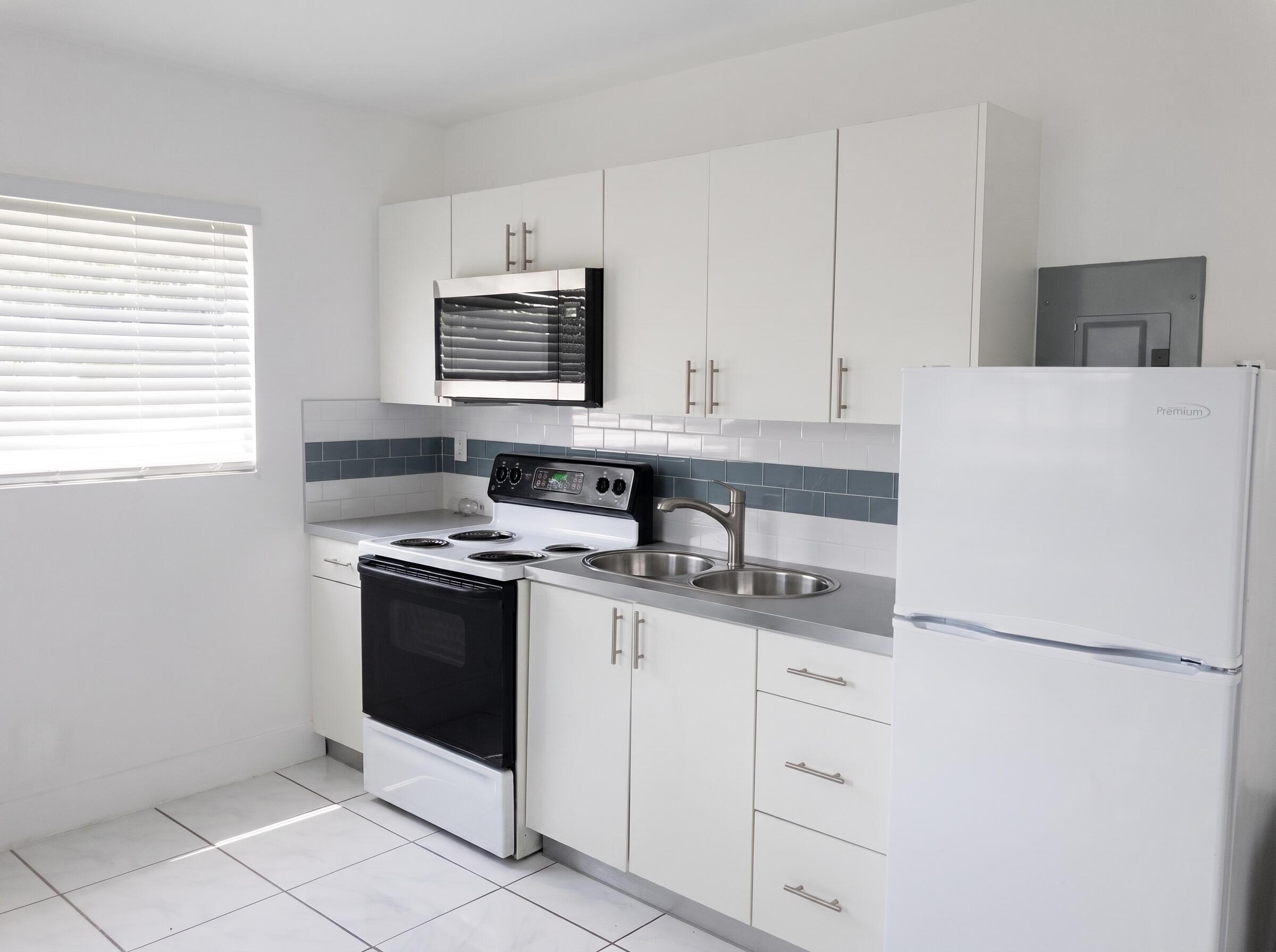 141 NW 4th Ave #3 – photo 1