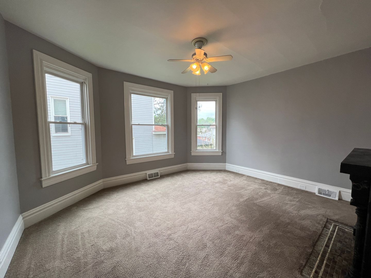 325 Rowland Ave unit Apt. #1 – photo 1