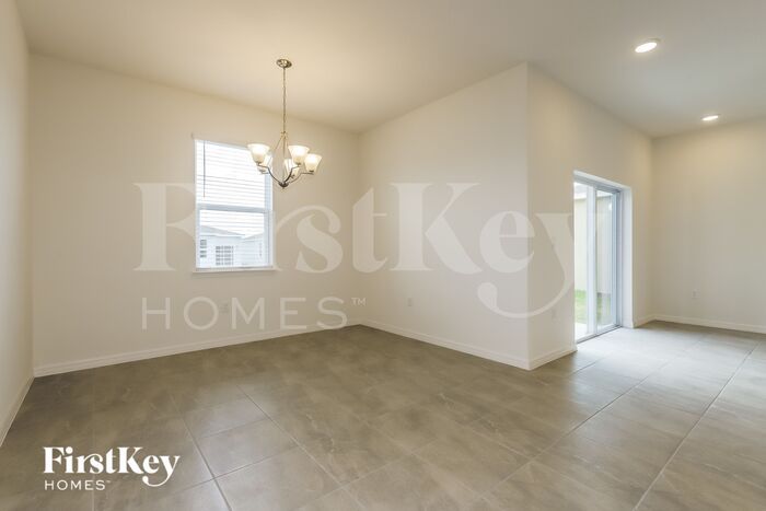 527 Crown Rose Dr – photo 5