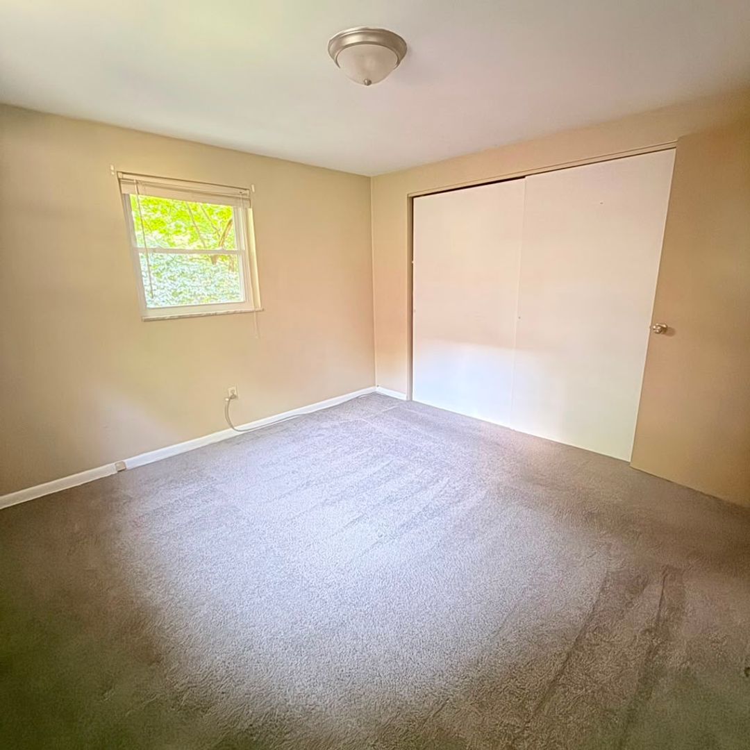 3447-3453 Evergreen Rd unit 3451 Evergreen apt 15 – photo 3