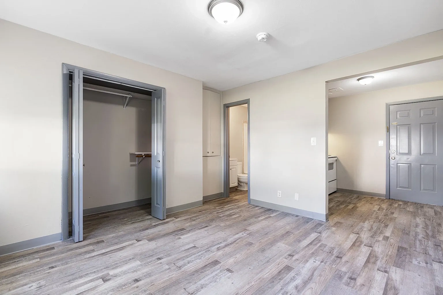 Saluki Apartments – photo 1