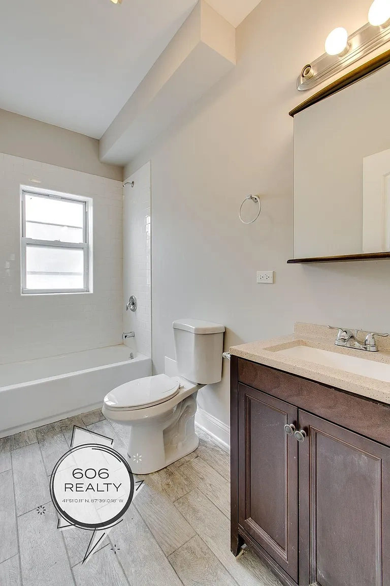834 East 53rd Street – photo 1