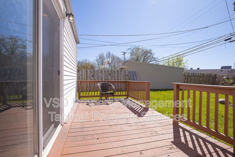 374 E 232nd St – photo 4