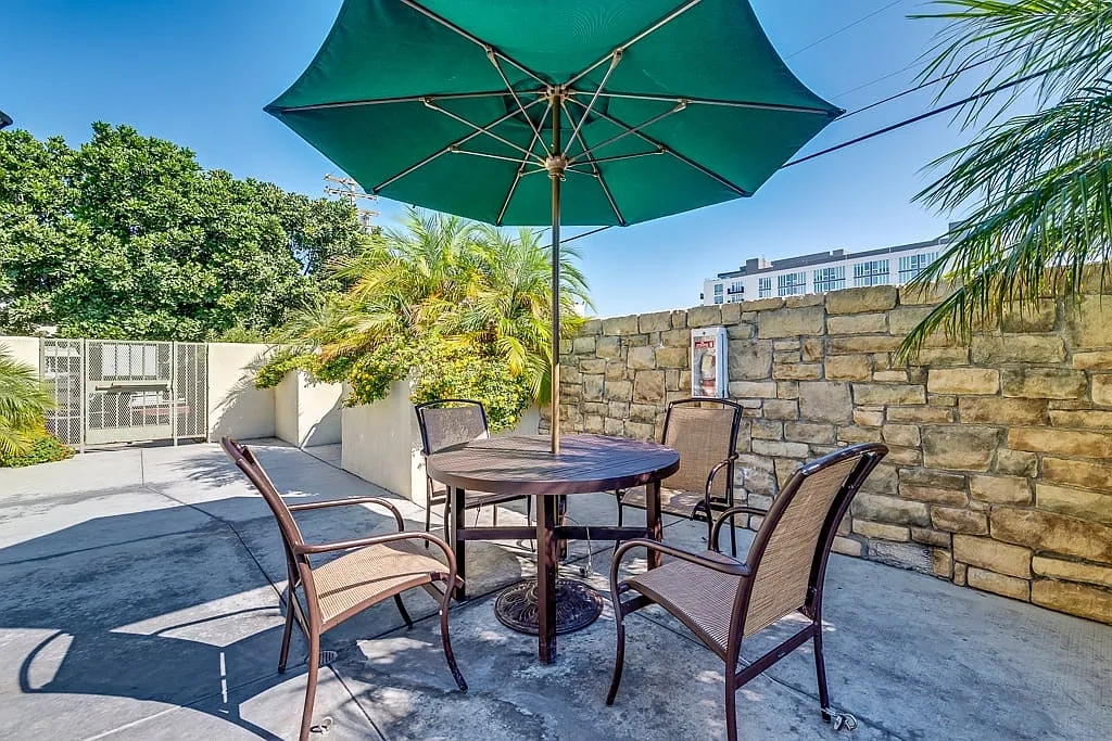 Bayview Tower Condominiums – photo 4