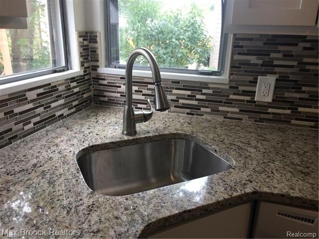 23140 Orchard Lake Rd – photo 3