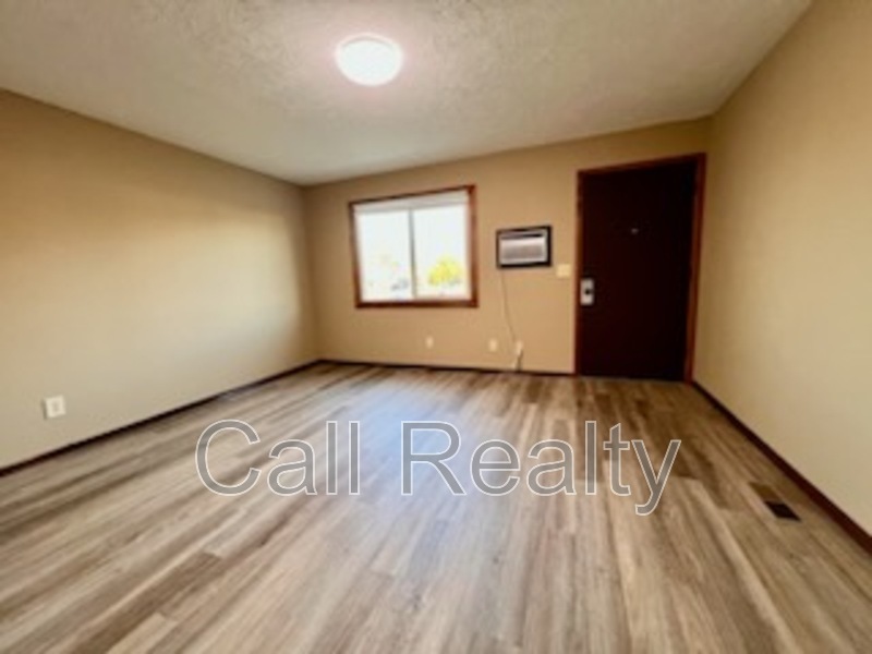 5225 N Crestline St – photo 4