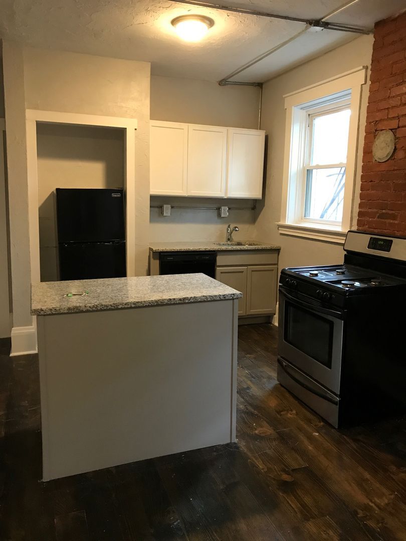 225 S Millvale Ave unit #10 – photo 4