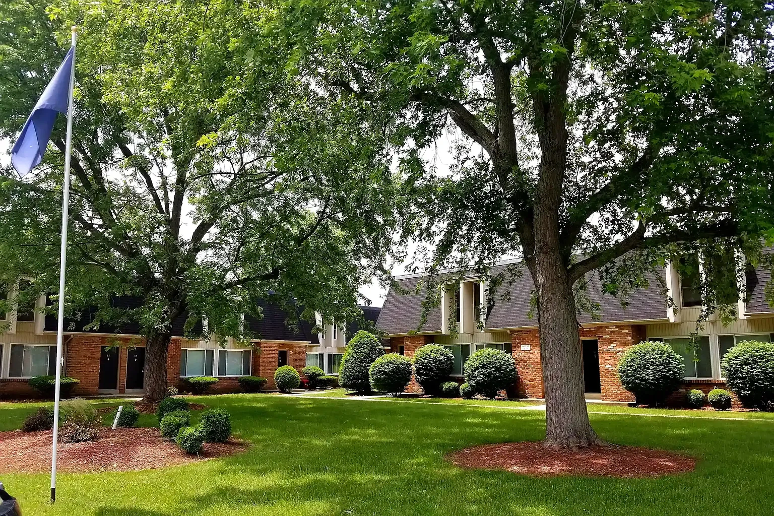 Townhouse Village Apartments – photo 2