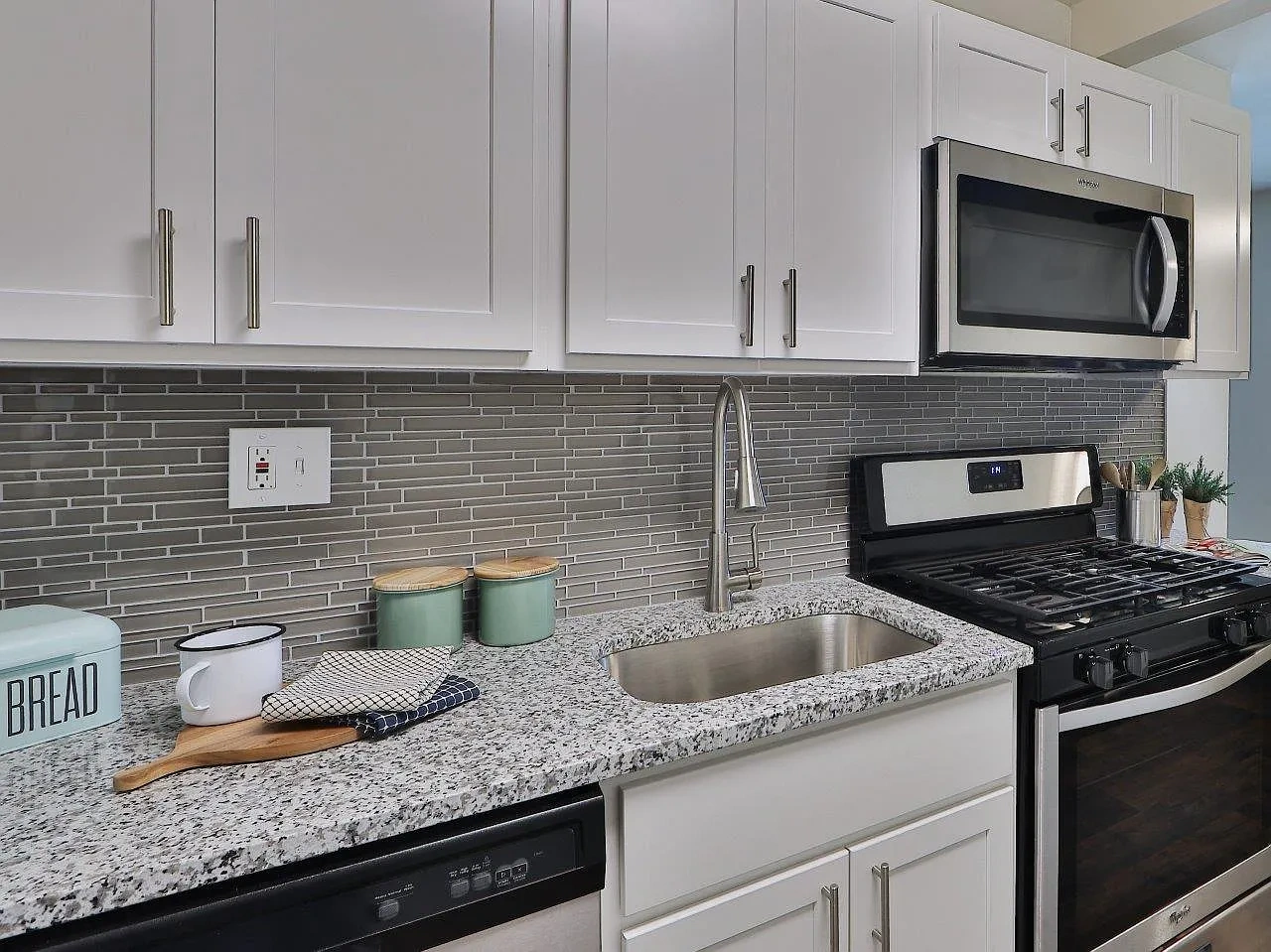 Cranbury Crossing Apartment Homes – photo 1