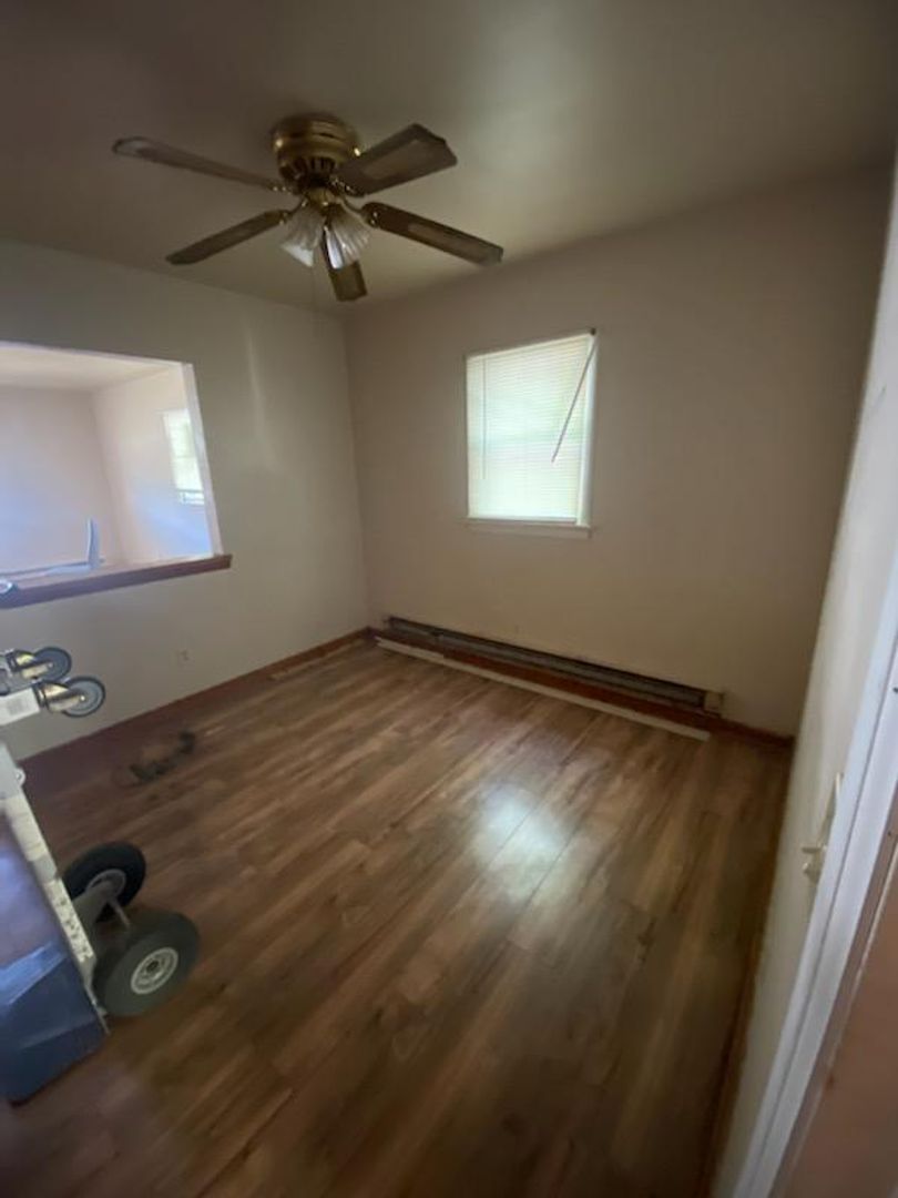 521 E Broad St unit 521 E Broad St - Apt A – photo 5