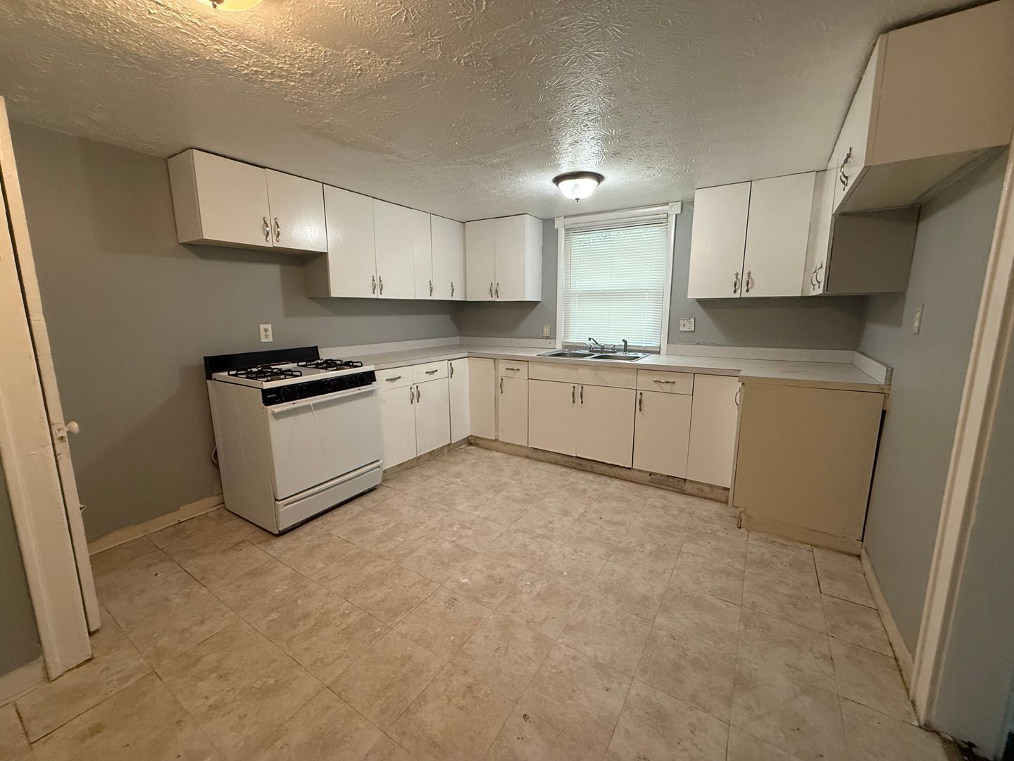 745 Noble Ave – photo 5