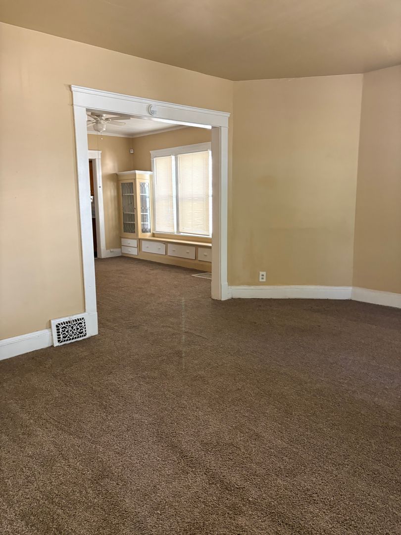 9118 Yale Ave unit 9118 Yale Ave 1st Floor – photo 2