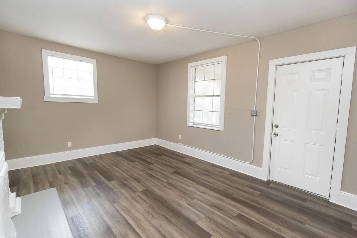 457 Roanoke Ave – photo 2
