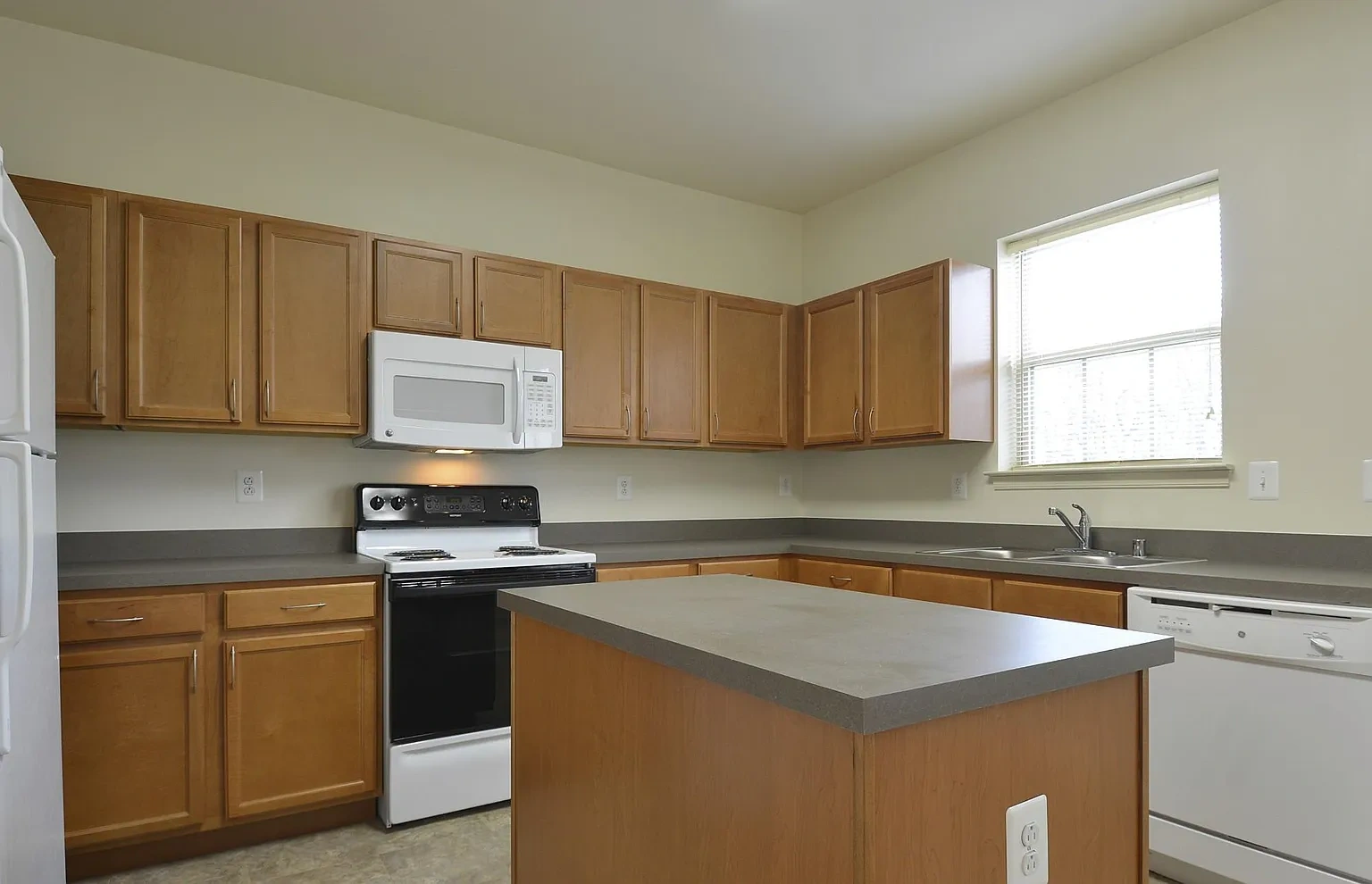 The Pointe at Manorgreen Townhomes – photo 4