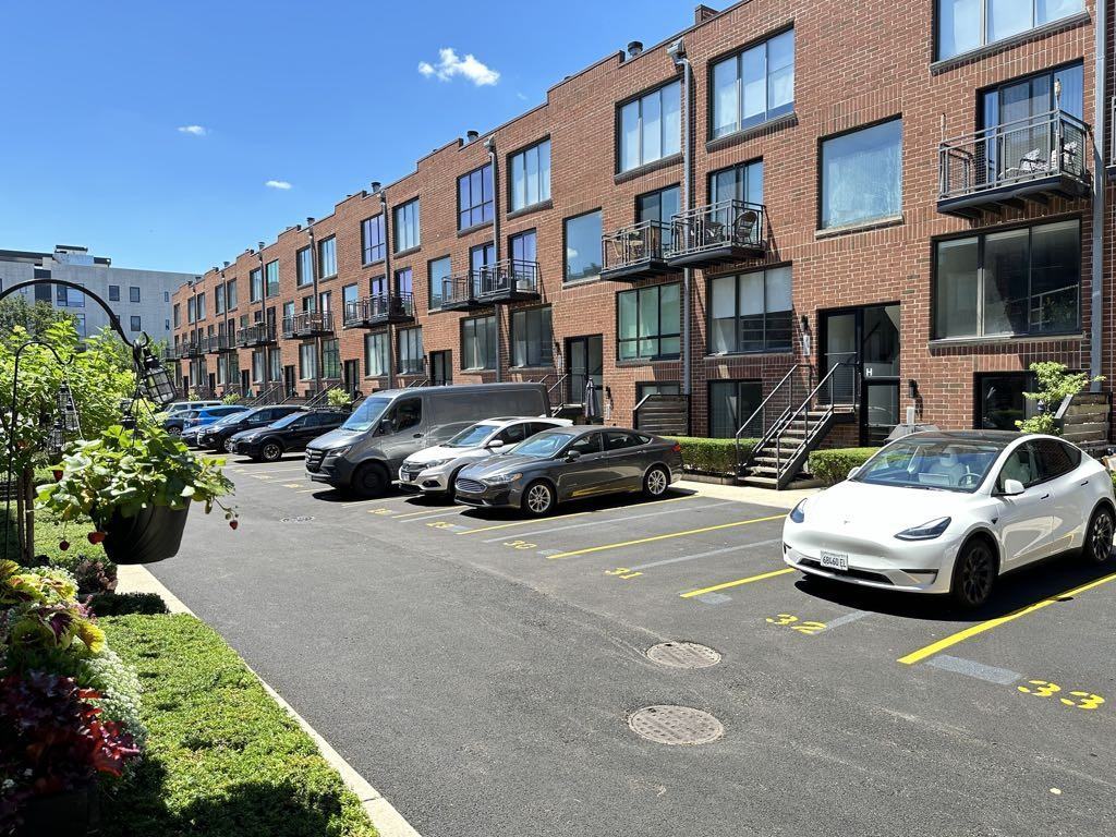 944 W Grace St unit B201 – photo 1