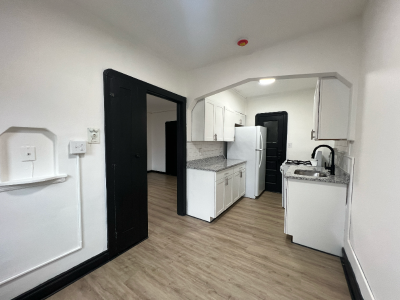 1411 Roycroft Ave – photo 3