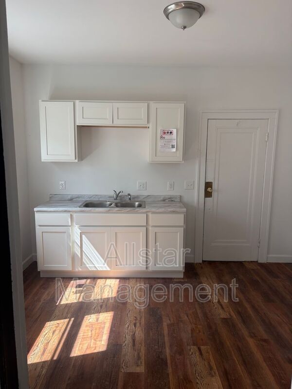 11909 Parkhill Ave – photo 2