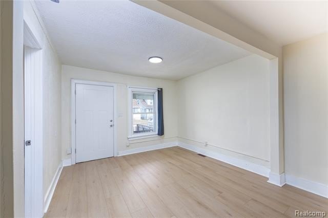 107 W Hayes Ave – photo 3