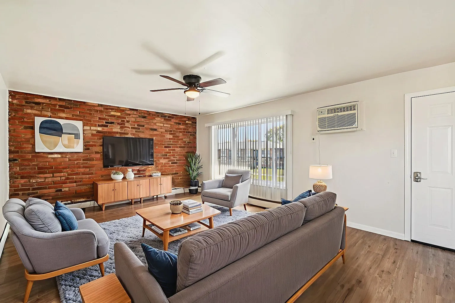 Ava Sterling Apartments – photo 2