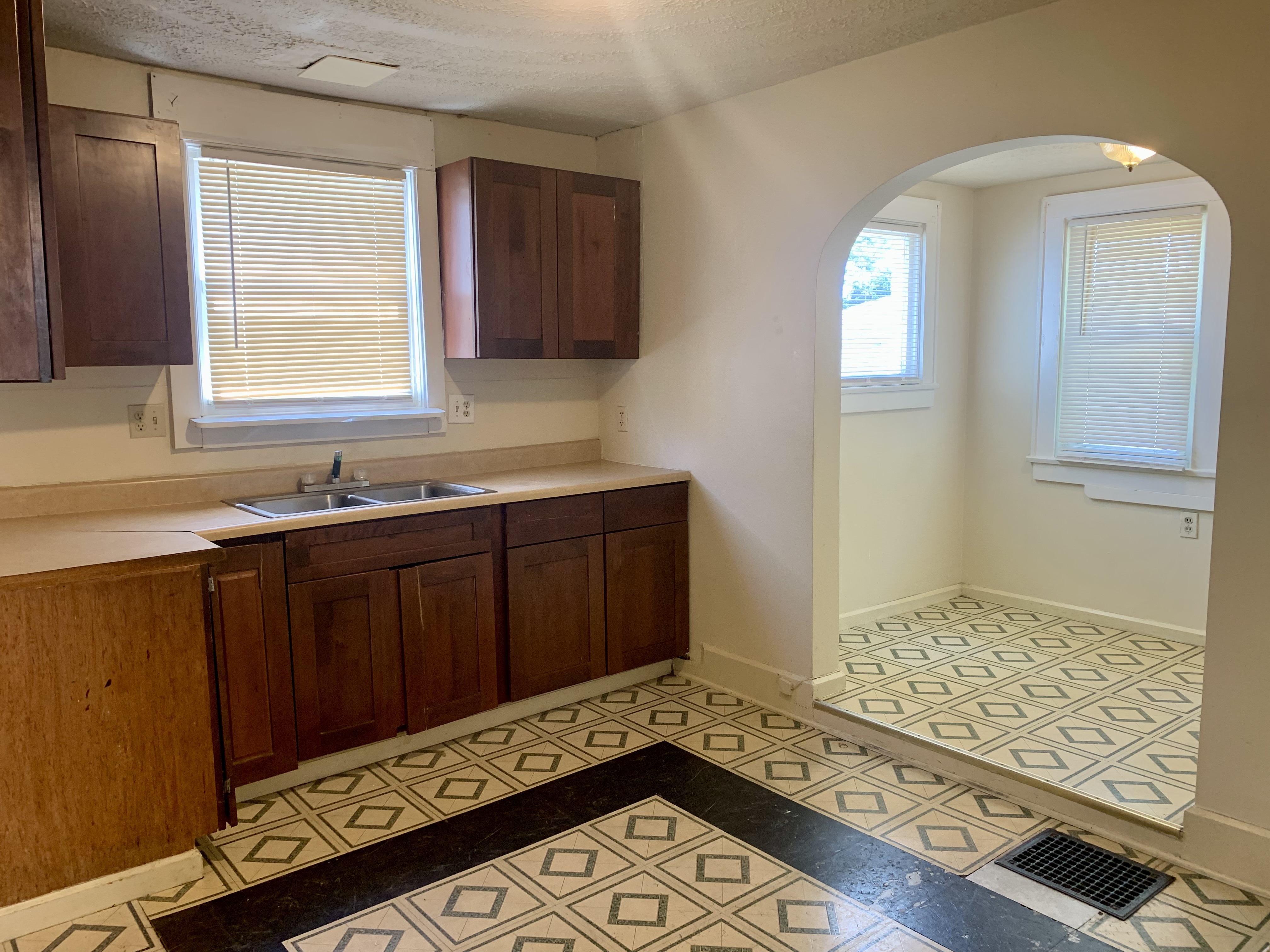 1525 Miami Ct NE – photo 5
