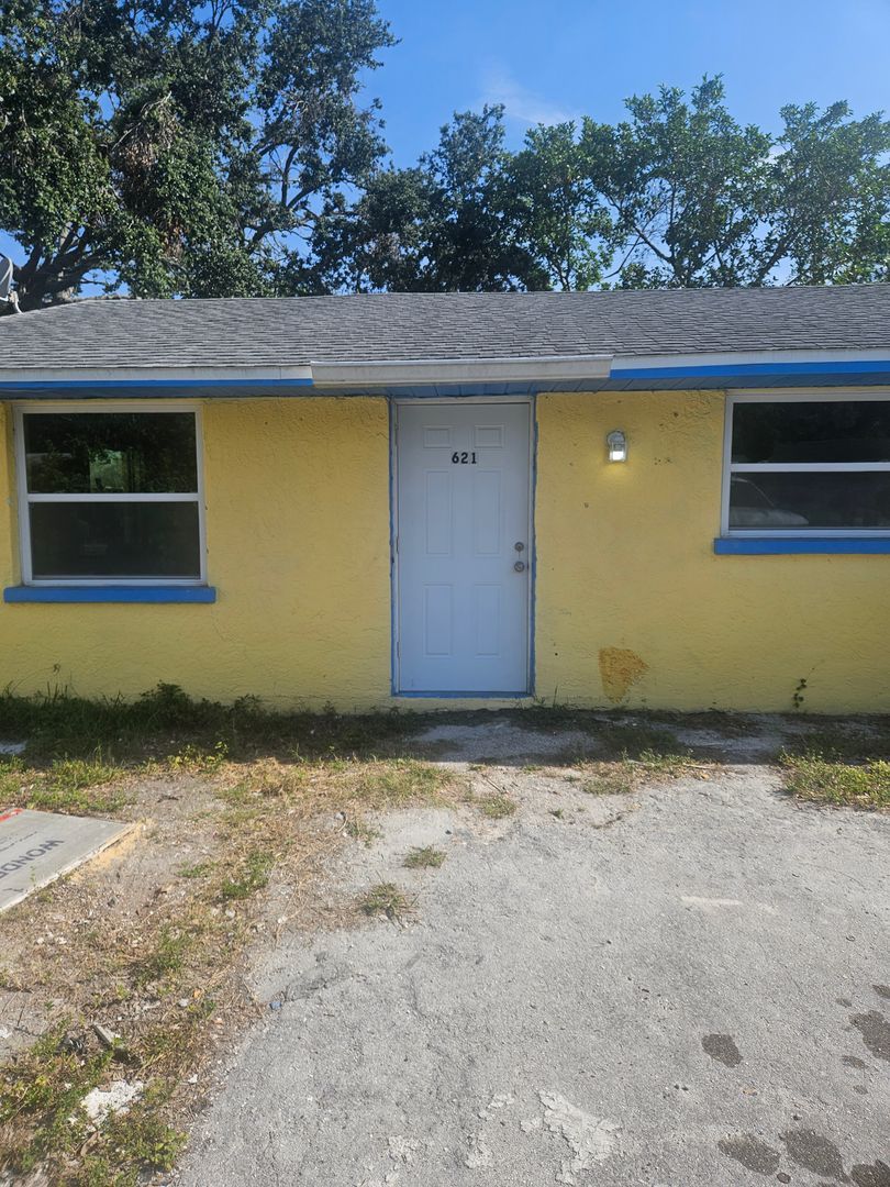 621 60th Ave Dr E – photo 1