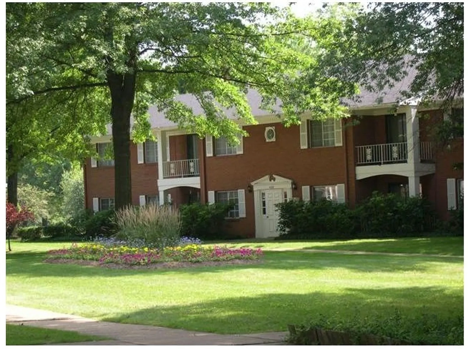 Monticello Apartments & Townhomes including Logan Gate & Logan Way – photo 4