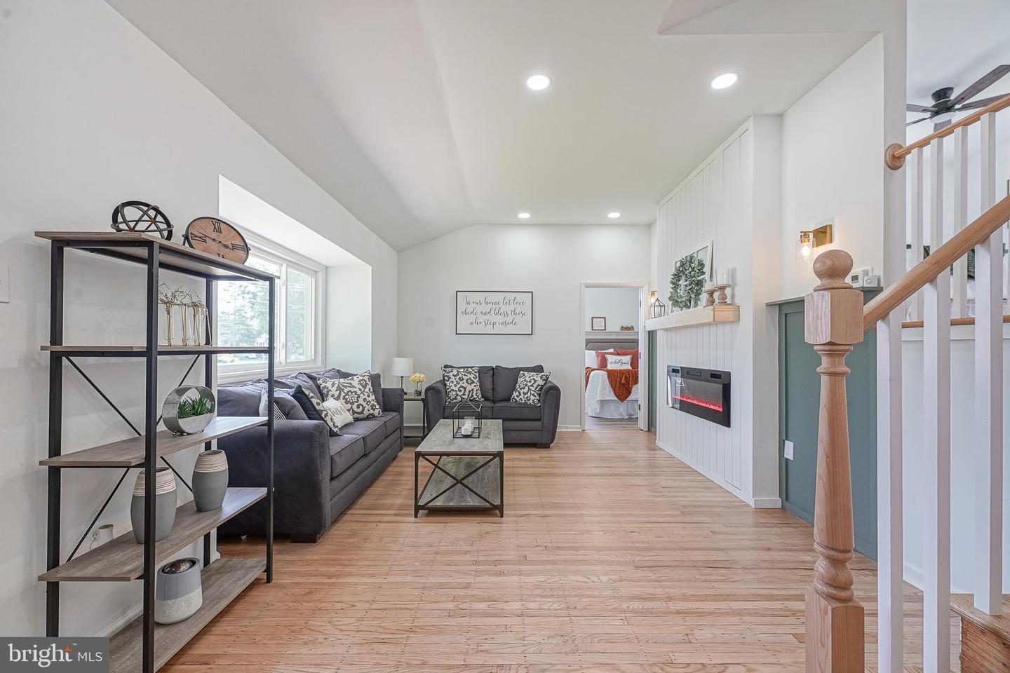 411 Greenview Dr – photo 3