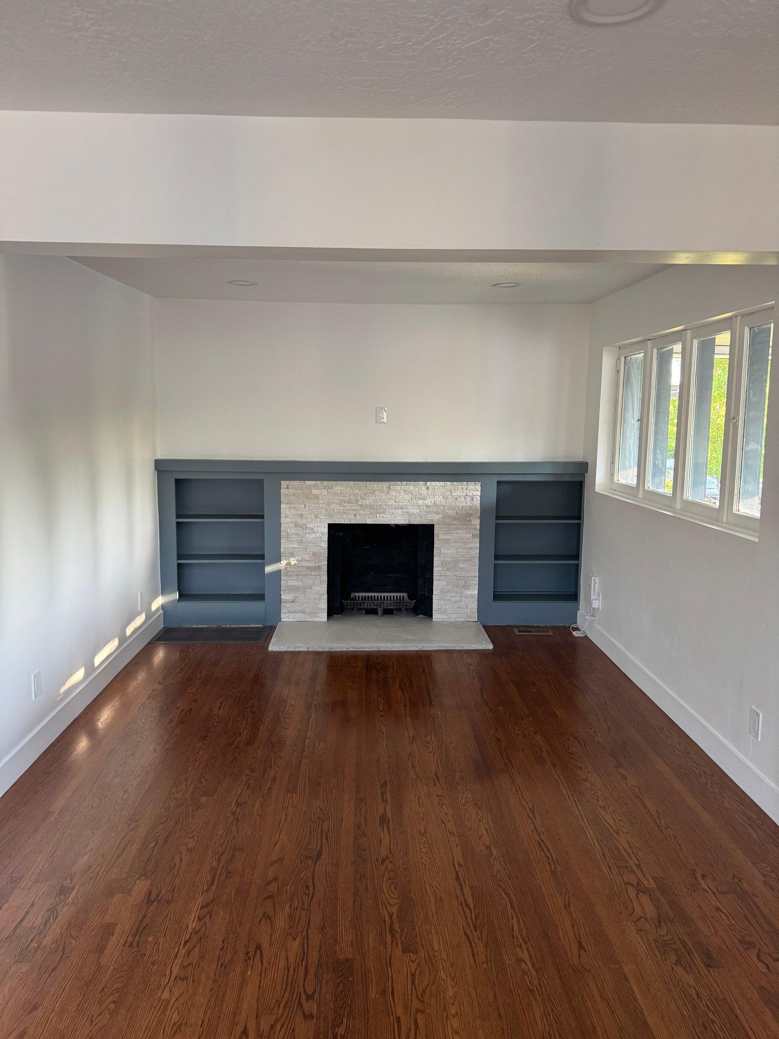 1953 View St E – photo 3