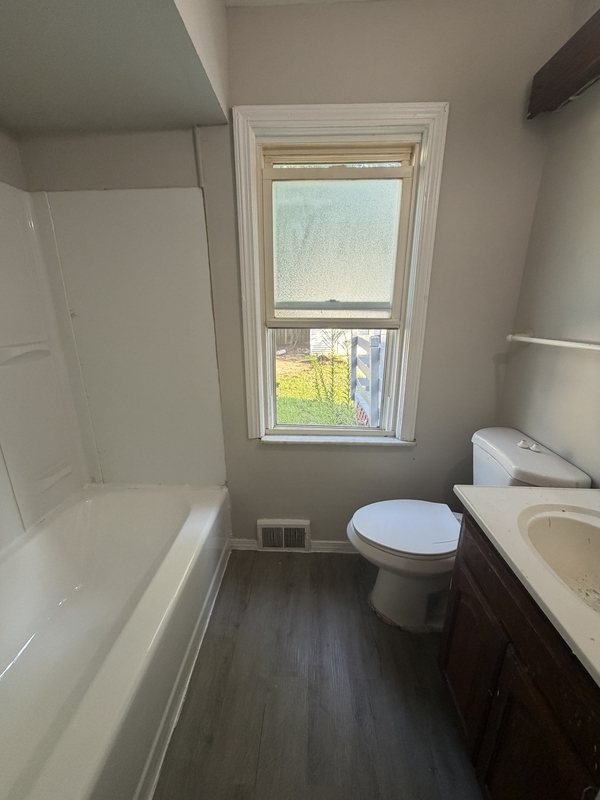 18424 Maple Heights Blvd – photo 5