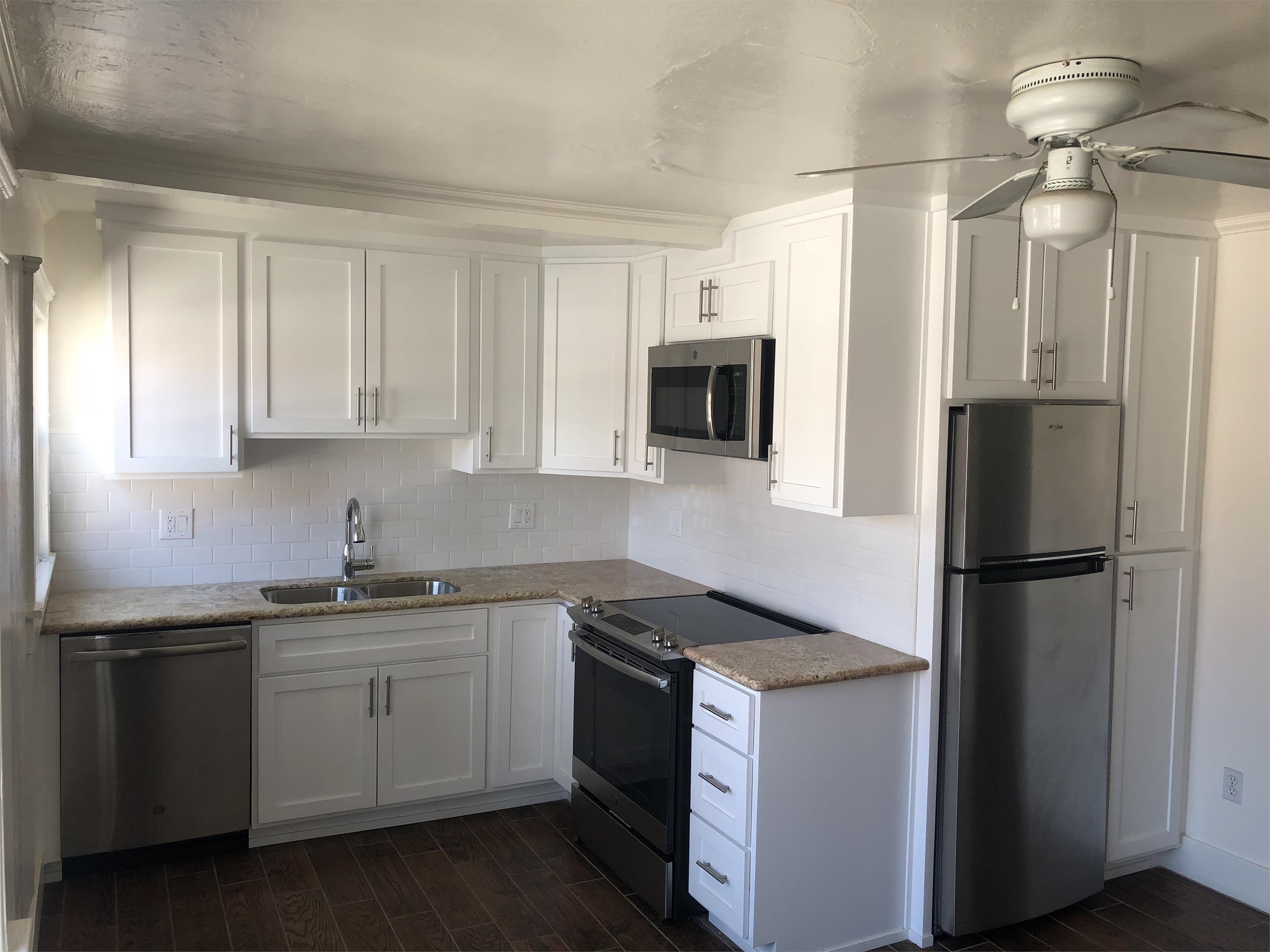 1055 E Ocean Blvd unit J – photo 1