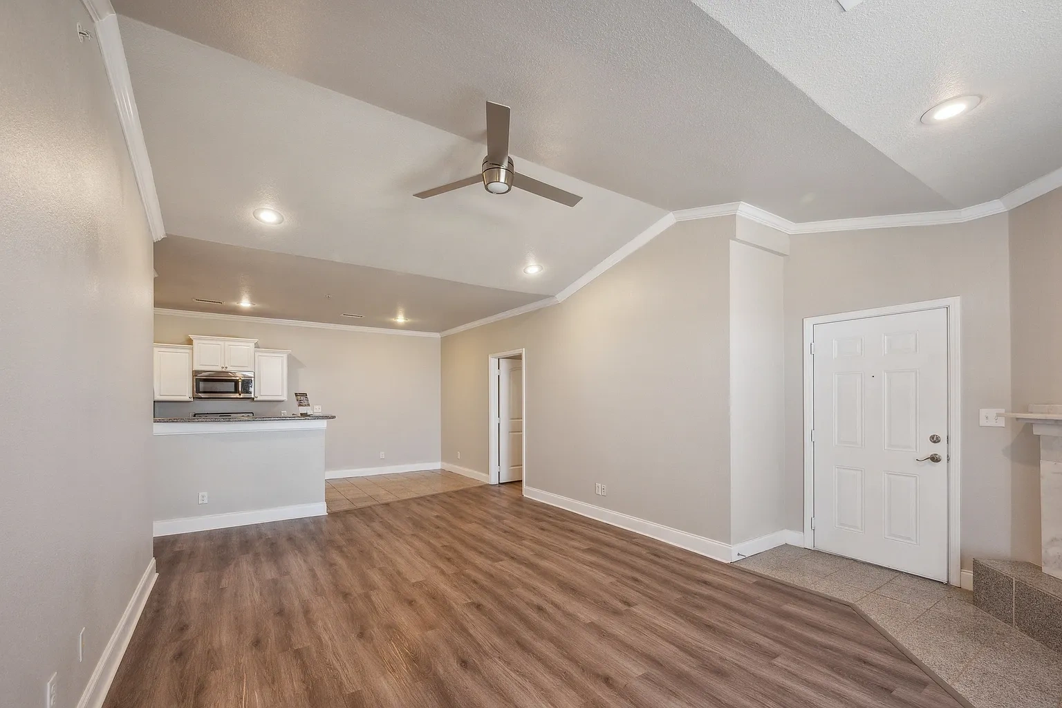 The Versailles Apartment Homes – photo 5