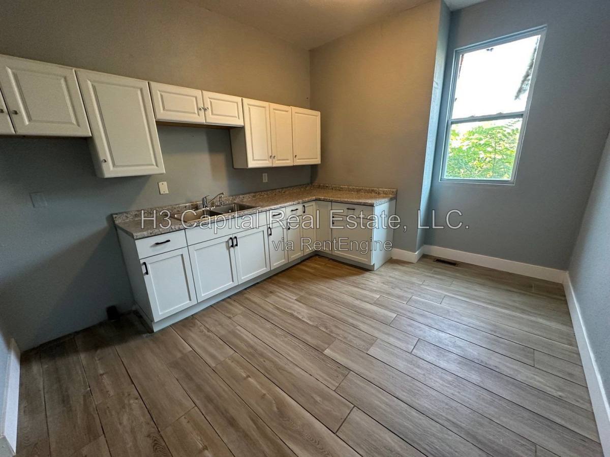 821 Alby St unit B – photo 3