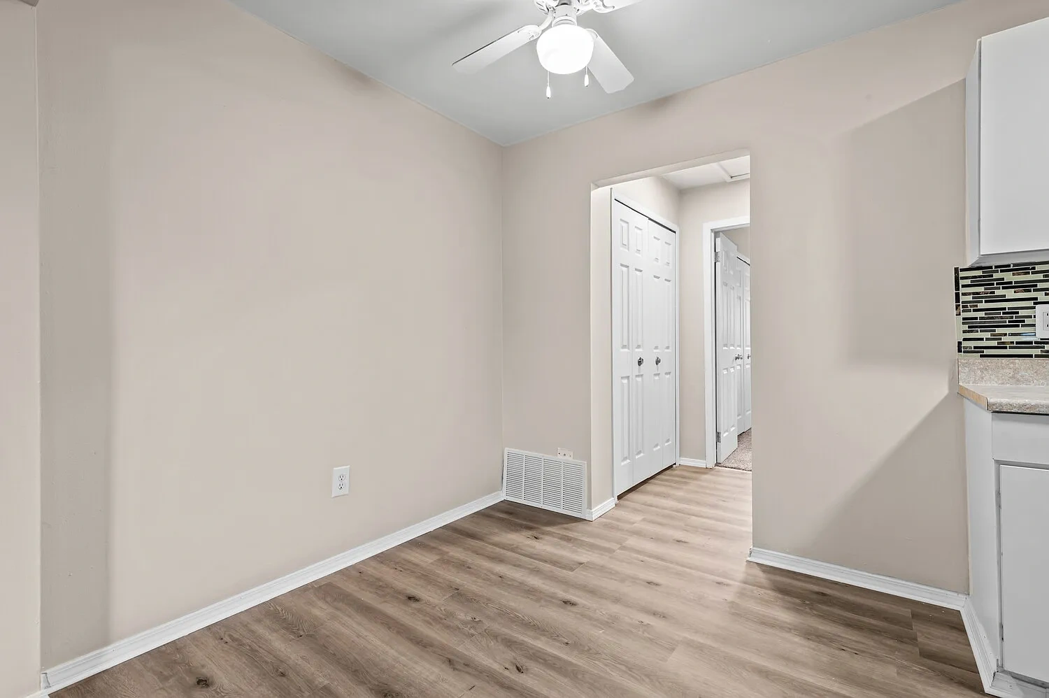 Water's Edge Apartments – photo 1