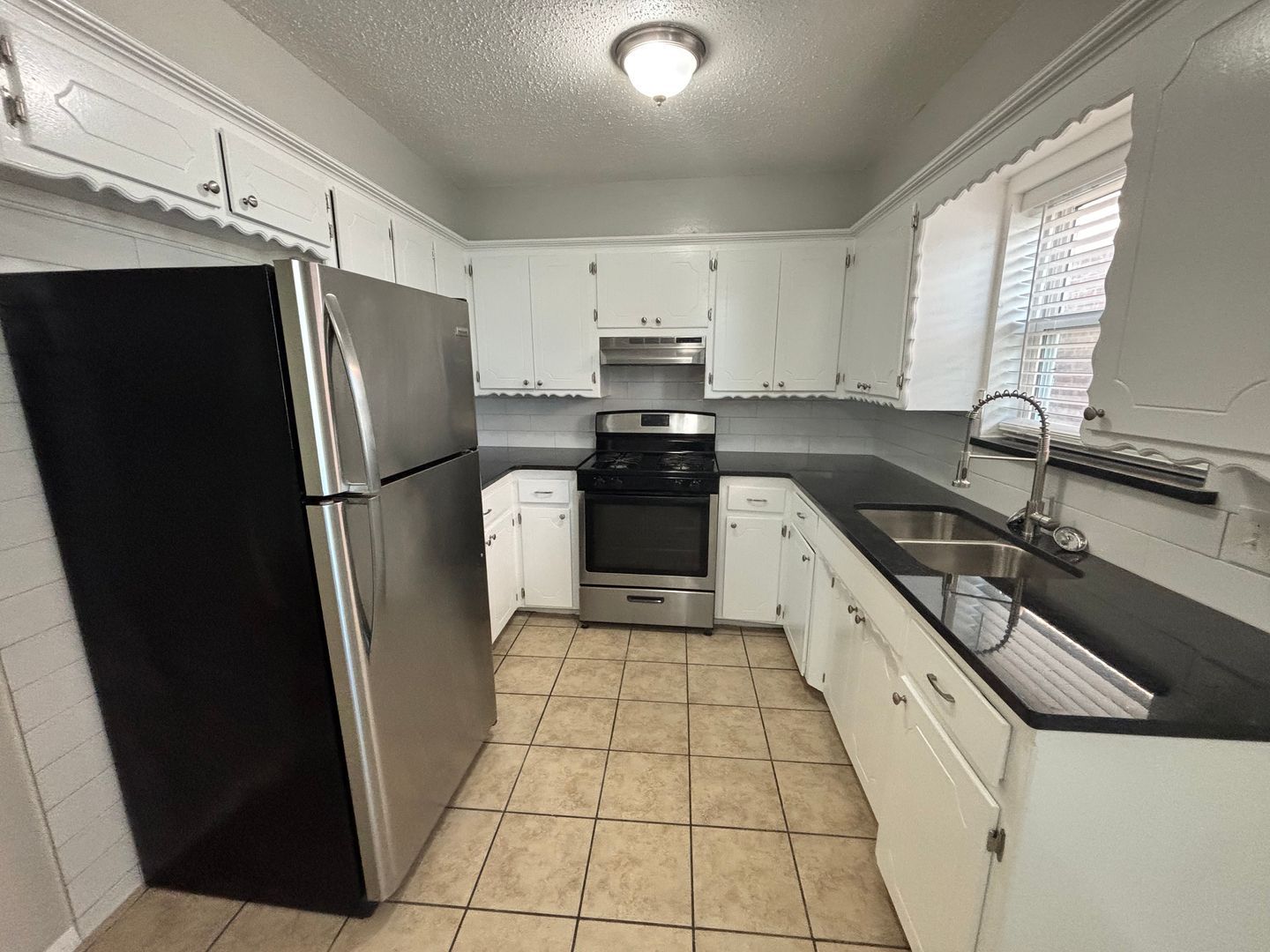 301 N University Dr unit 4 – photo 5
