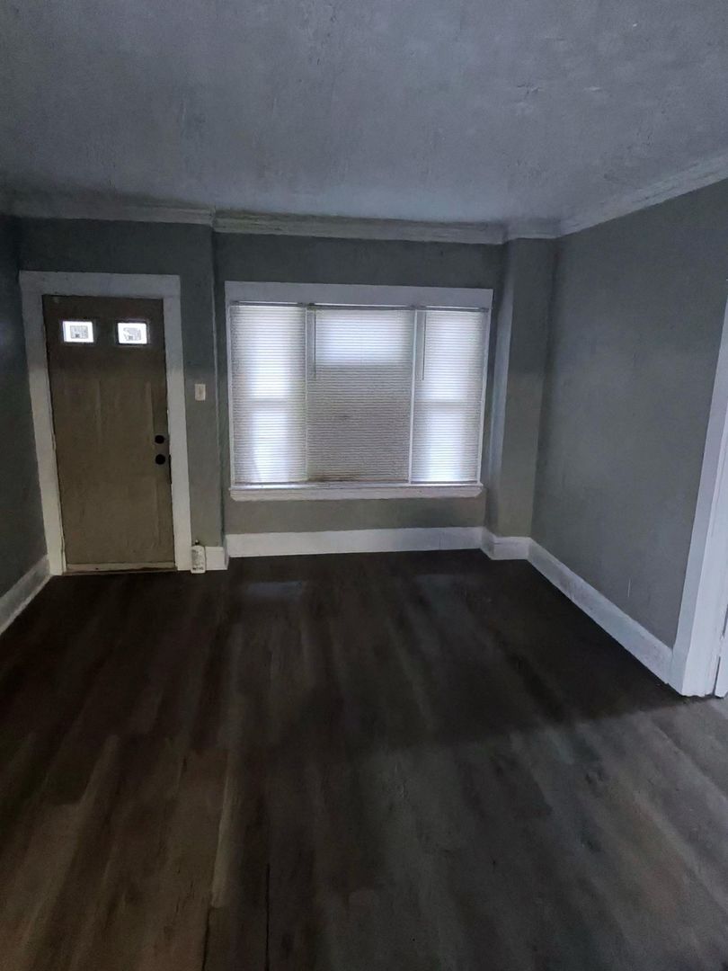 10514 Mt Auburn Ave unit Upstairs – photo 4