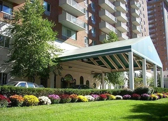 Excelsior II Apartments – photo 2