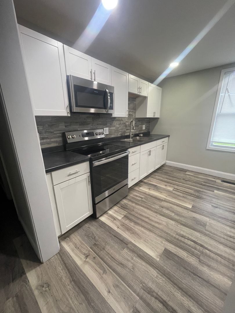 157 E Market St unit Market 161 – photo 3